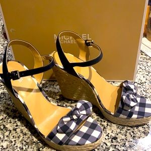 Michael Kors 9.5 white/blue, wear one time, excellent conditions!!